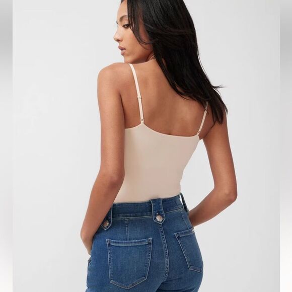 WHBM L FORME All Way Stretch Pale Sand Cream V-Neck Cami - Picture 4 of 11